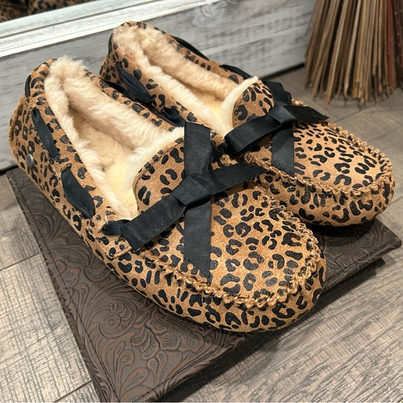 UGG Leopard Suede bow loafer! - Picture 4 of 8
